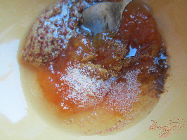 Фото приготовление рецепта: Куриные бедрышки в горчично-персиковой глазури шаг №3