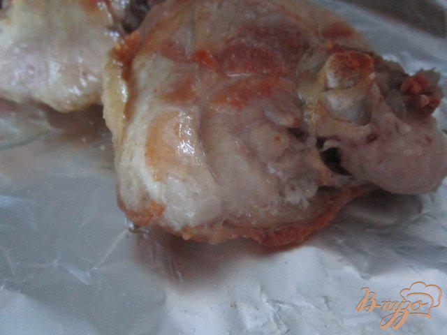 Фото приготовление рецепта: Куриные бедрышки в горчично-персиковой глазури шаг №4