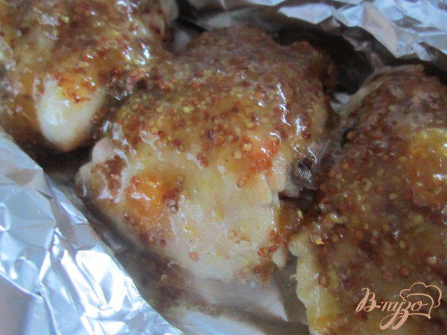 Фото приготовление рецепта: Куриные бедрышки в горчично-персиковой глазури шаг №5
