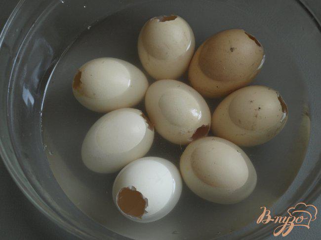 Фото приготовление рецепта: Фруктово-ягодные заливные яйца шаг №1