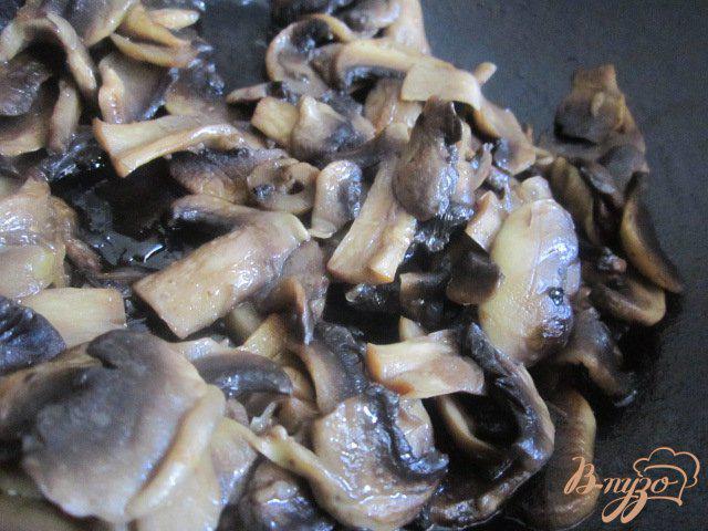Фото приготовление рецепта: Овощной салат с жаренными грибами шаг №1