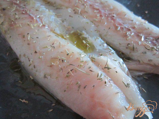 Фото приготовление рецепта: Разгрузочный салатик с рыбой шаг №3