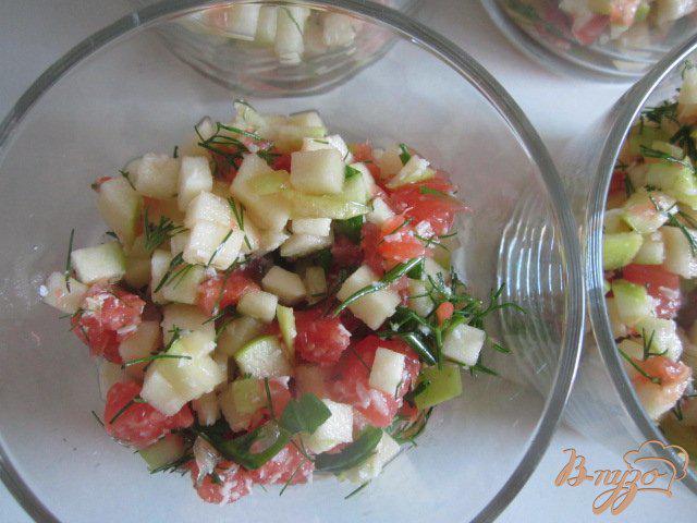 Фото приготовление рецепта: Разгрузочный салатик с рыбой шаг №6