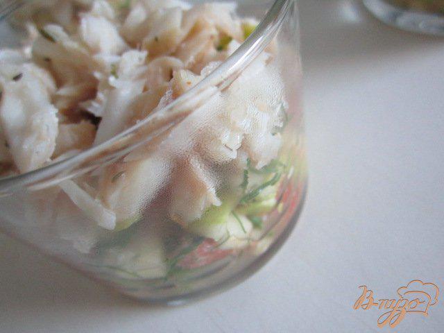 Фото приготовление рецепта: Разгрузочный салатик с рыбой шаг №8