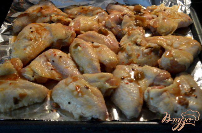 Фото приготовление рецепта: Куриные крылышки с кленовой глазурью шаг №3