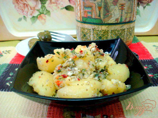 Фото приготовление рецепта: Тёплый картофельный салат шаг №7