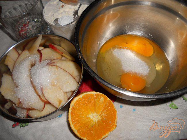 Фото приготовление рецепта: Яблочный пирог - перевертыш шаг №1