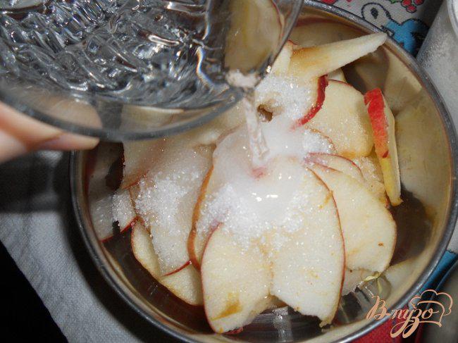 Фото приготовление рецепта: Яблочный пирог - перевертыш шаг №2