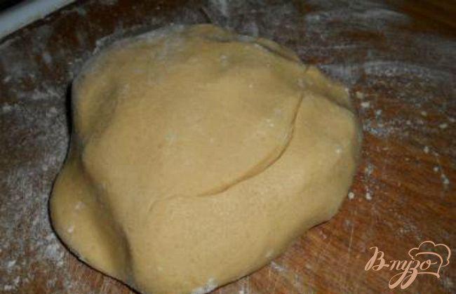 Фото приготовление рецепта: Быстрое кофейное печенье с джемом шаг №3