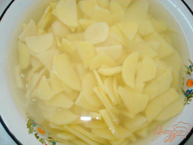 Фото приготовление рецепта: Картошка жареная с грибами шаг №3