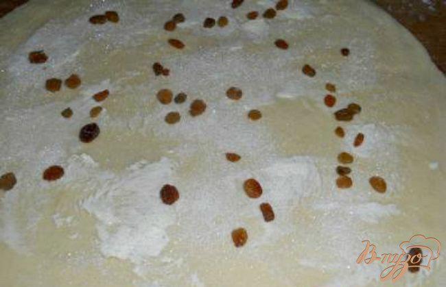 Фото приготовление рецепта: Булочки «Хризантемы» (тесто в хлебопечке) шаг №2