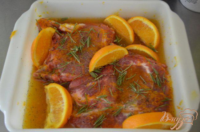 Фото приготовление рецепта: Свиные отбивные в медовой и апельсиновой глазури шаг №2