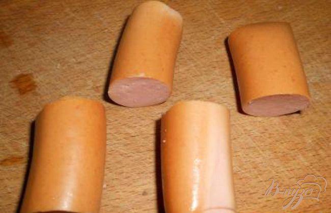 Фото приготовление рецепта: Сосиски в картофеле на палочках шаг №2