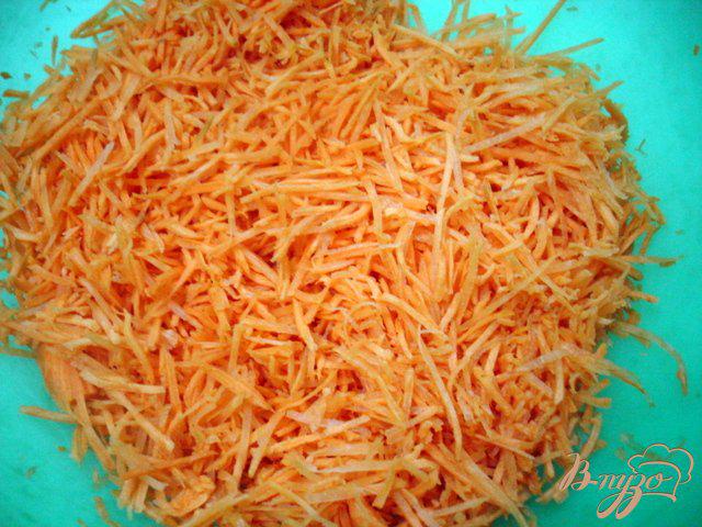 Фото приготовление рецепта: Горошек с морковью в молоке шаг №2