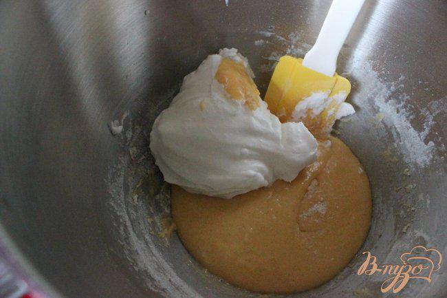 Фото приготовление рецепта: Нежный лимонный торт шаг №3