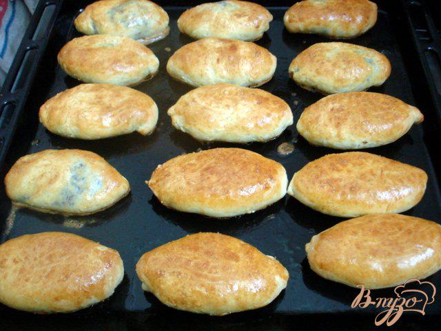 Фото приготовление рецепта: Пирожки с сердцем и квашеной капустой шаг №7