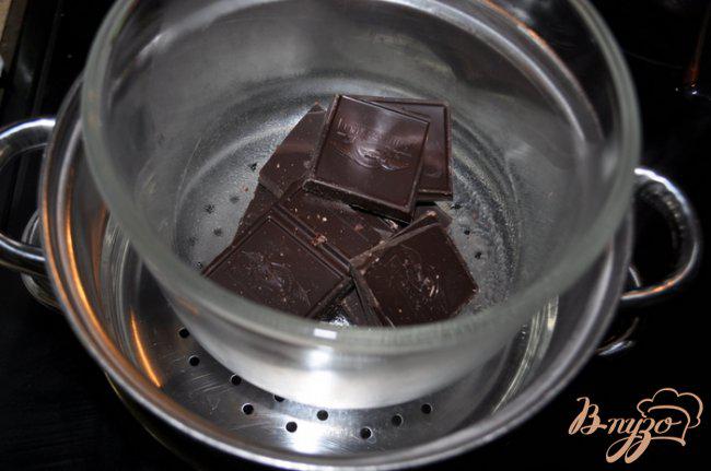Фото приготовление рецепта: Шоколадные конфеты с начинкой шаг №2