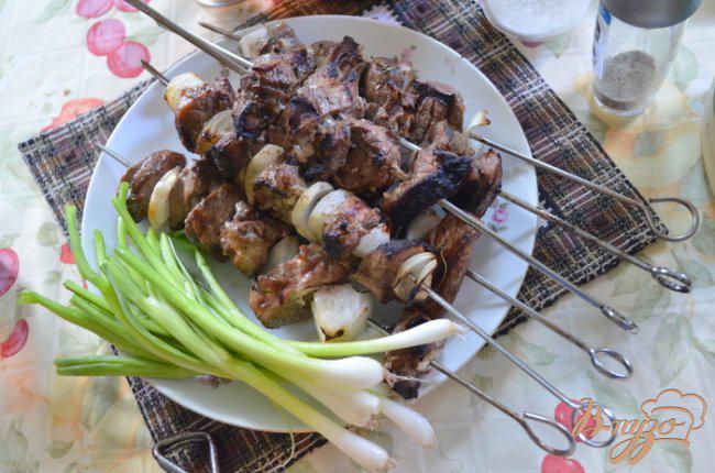 Фото приготовление рецепта: Свиной кебаб с бальзамическим уксусом шаг №3