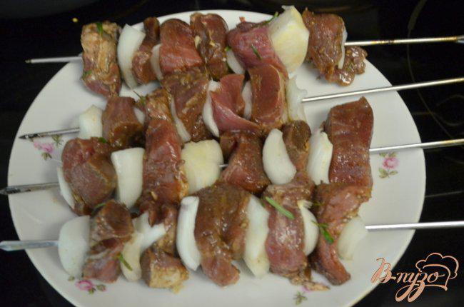 Фото приготовление рецепта: Свиной кебаб с бальзамическим уксусом шаг №2