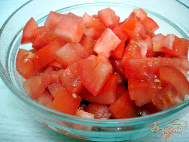 Фото приготовление рецепта: Салат из помидоров и брынзы шаг №4
