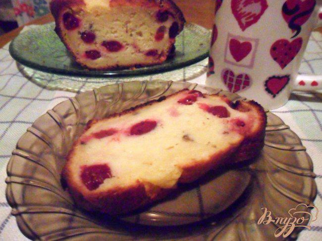 Фото приготовление рецепта: Нежный кекс с ягодами шаг №6