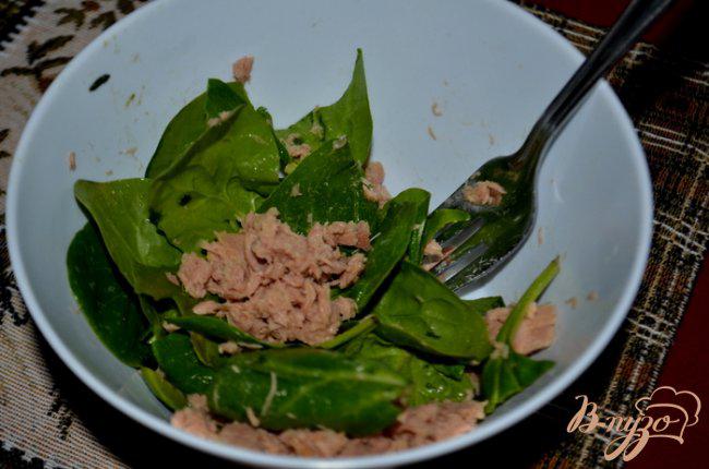 Фото приготовление рецепта: Пикантный салат с тунцом шаг №1