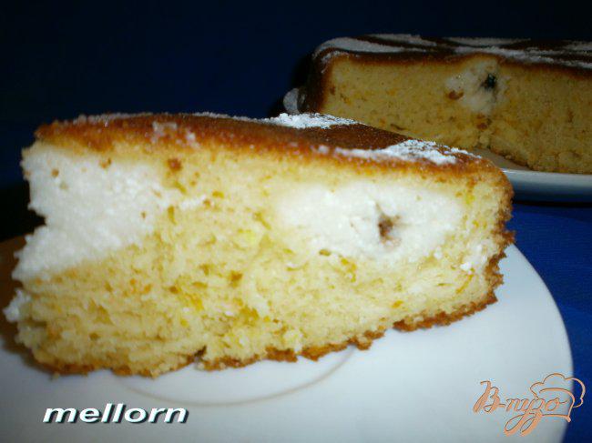Фото приготовление рецепта: Апельсиновый пирог с творогом и шоколадом шаг №11