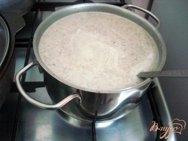 Фото приготовление рецепта: Грибной суп пюре на сковороде шаг №7