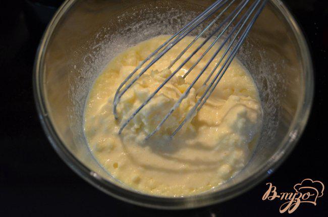 Фото приготовление рецепта: Кекс с пралине и мороженым шаг №3