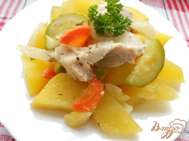 Фото приготовление рецепта: Картофель запеченный в рукаве с куриным филе и овощами шаг №5