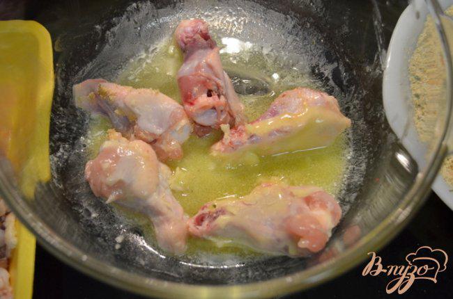 Фото приготовление рецепта: Хрустящие куриные крылышки в сливочном масле шаг №2