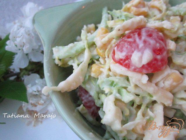 Фото приготовление рецепта: Пикантный салат  из савойской капусты  с сыром шаг №4