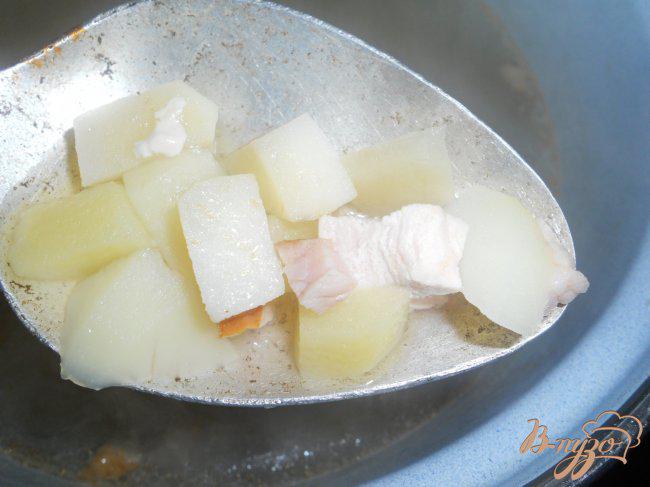 Фото приготовление рецепта: Солянка с копченой колбасой шаг №3