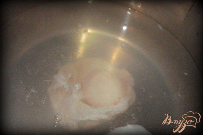 Фото приготовление рецепта: Яйцо-пашот с соусом«алиоли» шаг №2