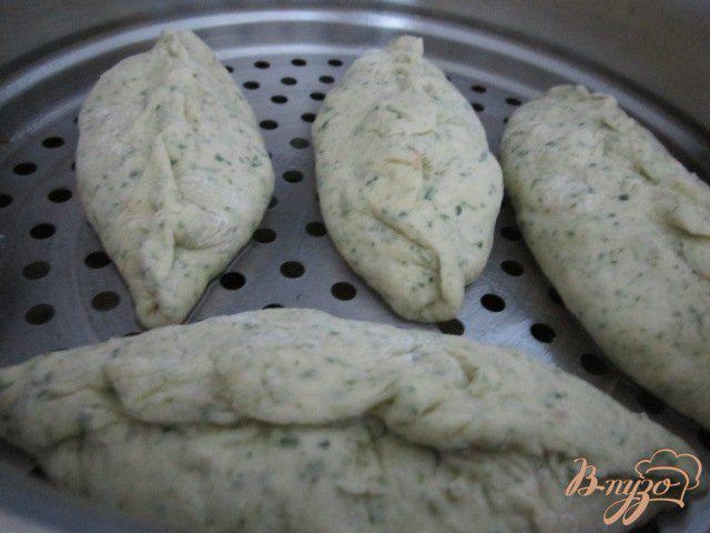 Фото приготовление рецепта: Паровые пирожки с мясом и  пикантными овощами шаг №3