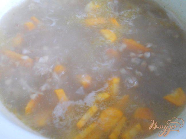 Фото приготовление рецепта: Гречневый суп с куриным филе шаг №3