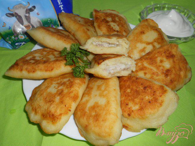 Фото приготовление рецепта: Пирожки с мясом из картофельного теста шаг №5