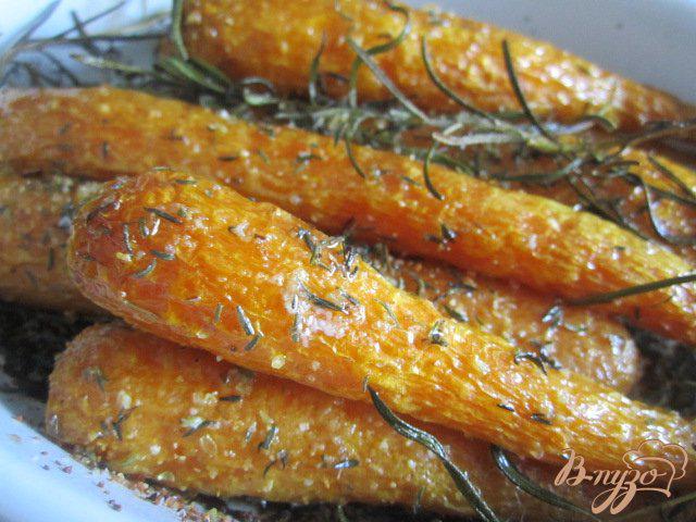 Фото приготовление рецепта: Запеченая морковь с ароматными травами шаг №4