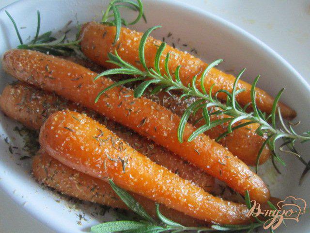 Фото приготовление рецепта: Запеченая морковь с ароматными травами шаг №3