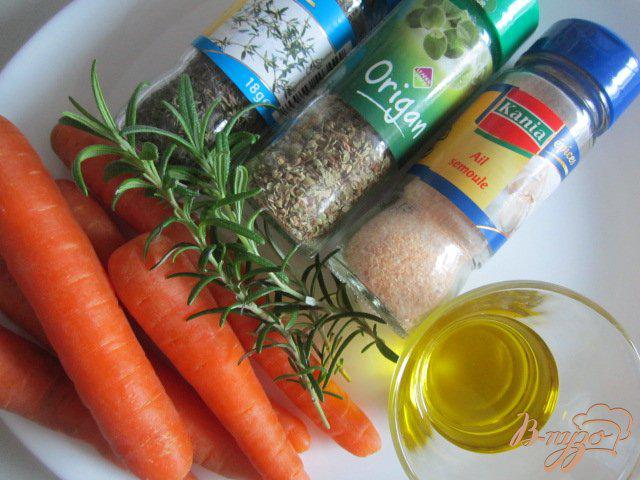 Фото приготовление рецепта: Запеченая морковь с ароматными травами шаг №1