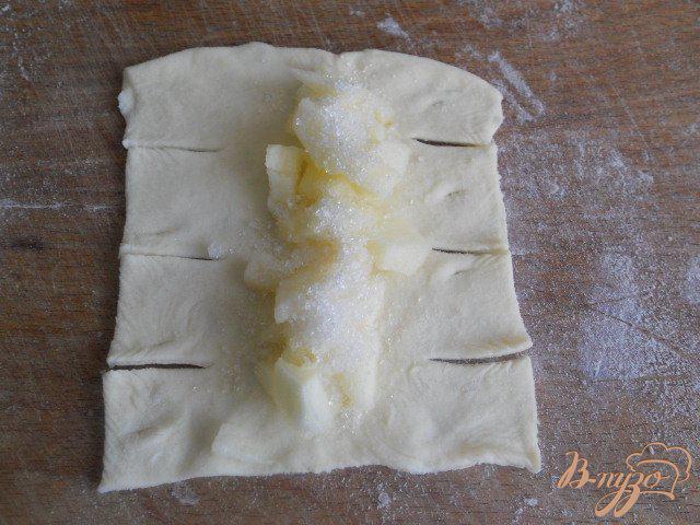 Фото приготовление рецепта: Пирожки с яблоками из слоеного теста в хлебопечке шаг №3
