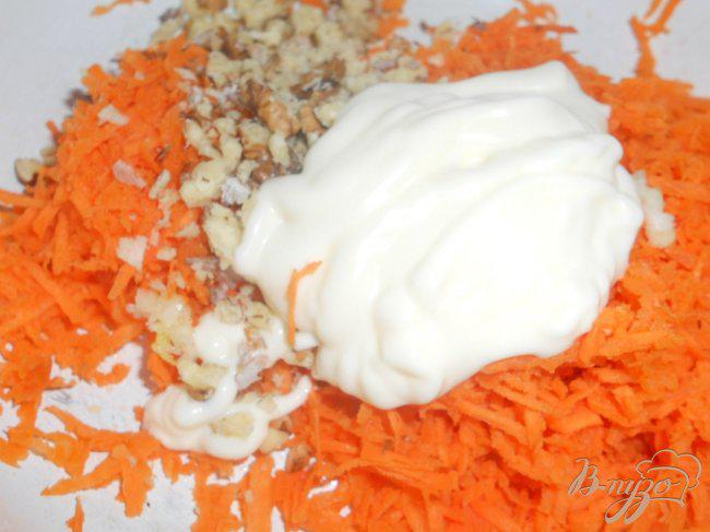 Фото приготовление рецепта: Морковь с чесноком и майонезом шаг №3