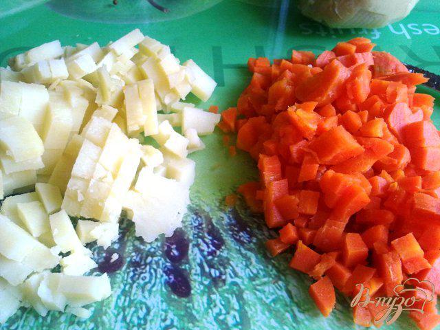 Фото приготовление рецепта: Салат овощной с колбасой шаг №1