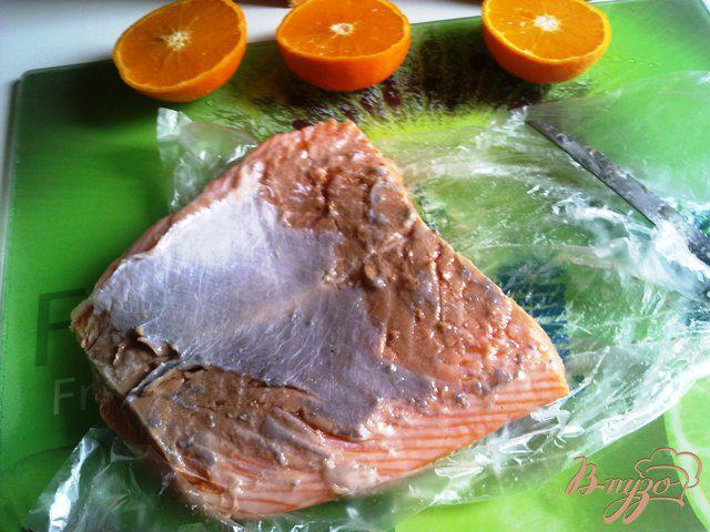 Фото приготовление рецепта: Семга маринованная в апельсиновом соке шаг №2