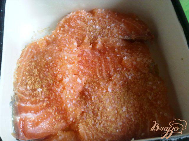 Фото приготовление рецепта: Семга маринованная в апельсиновом соке шаг №4