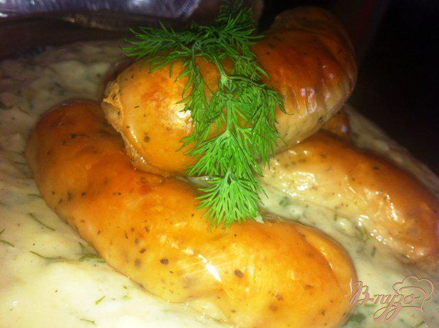 Фото приготовление рецепта: Колбаса белая с соусом из хрена и укропа шаг №13