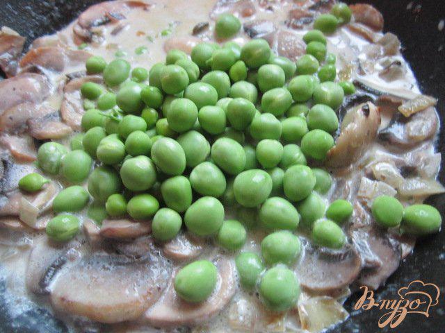 Фото приготовление рецепта: Запеканка из картофеля под грибным соусом шаг №6