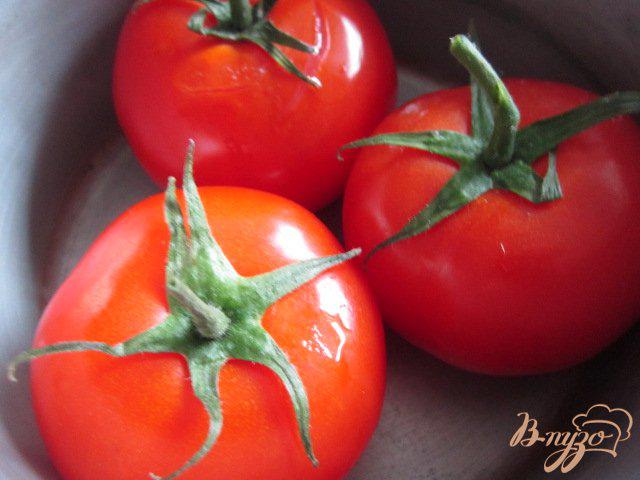Фото приготовление рецепта: Фаршированные томаты шаг №2