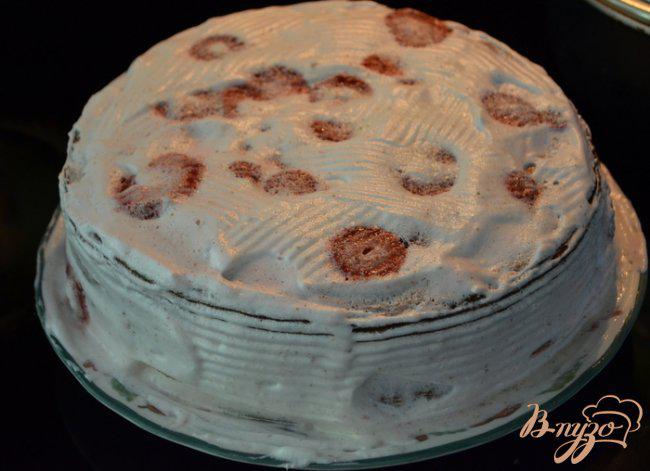 Фото приготовление рецепта: Клубничный маршмэллоу торт шаг №10