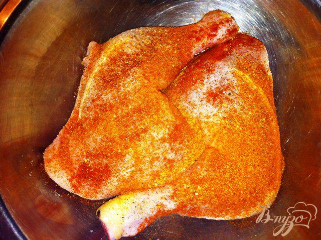 Фото приготовление рецепта: Куриные окорочка в с хрустящей корочкой шаг №2